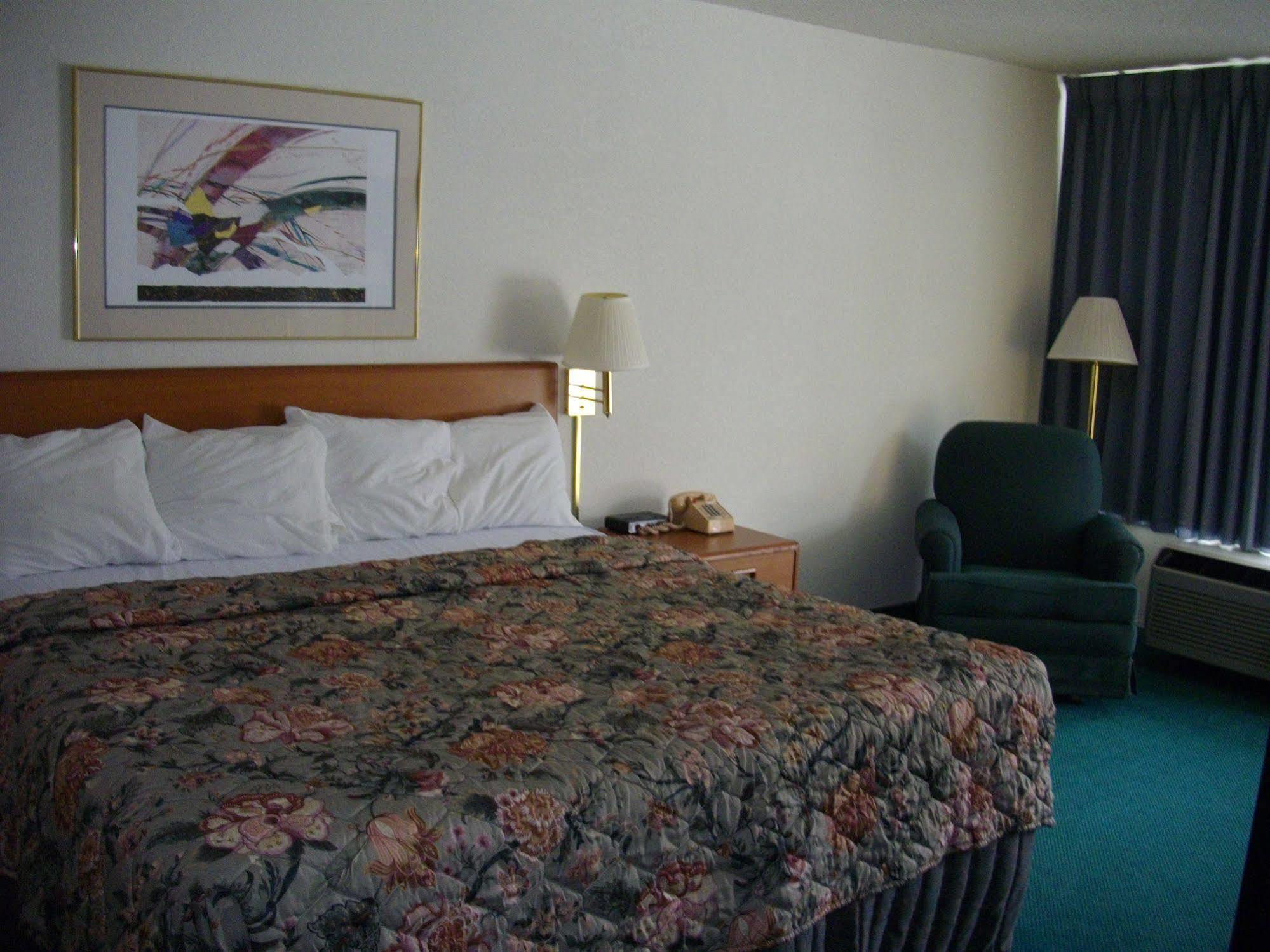 Macomb Inn Extérieur photo