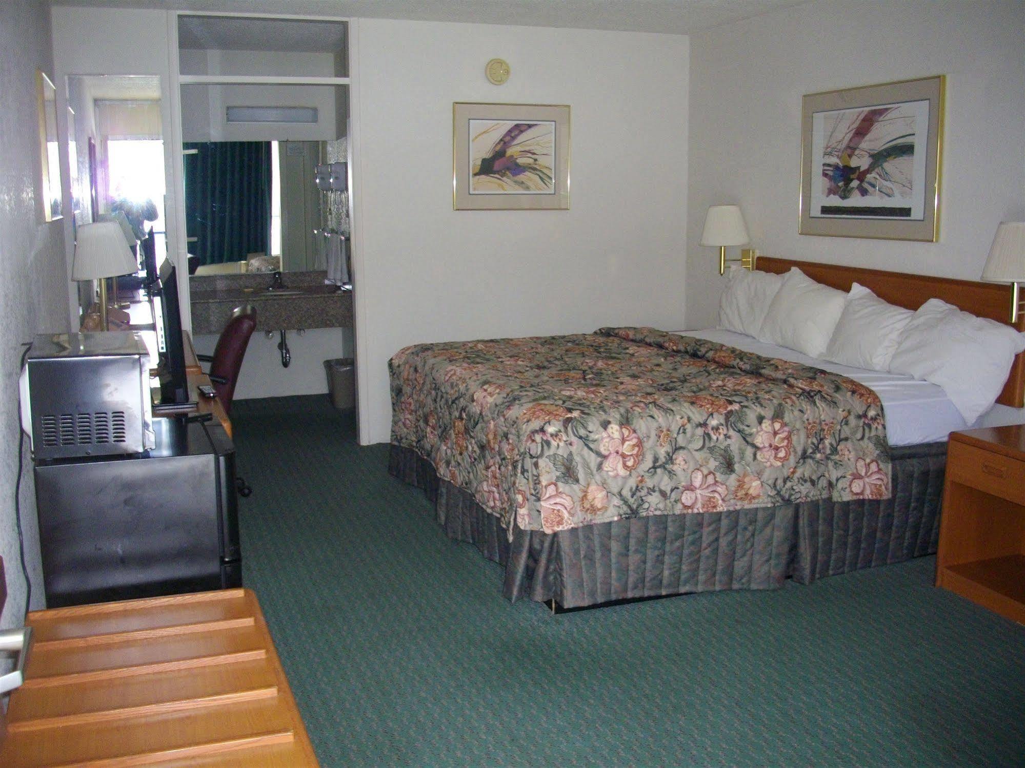 Macomb Inn Extérieur photo