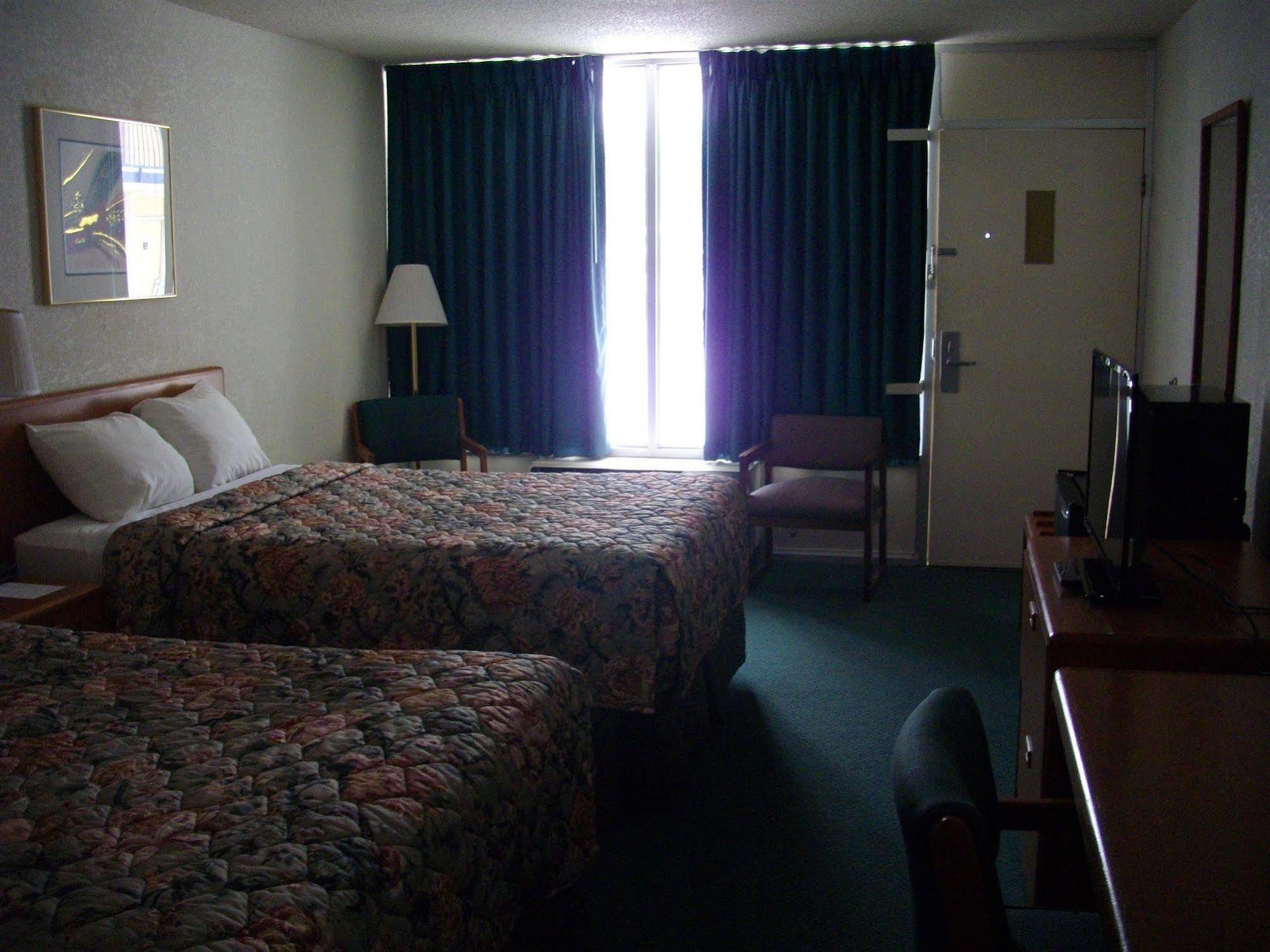 Macomb Inn Extérieur photo