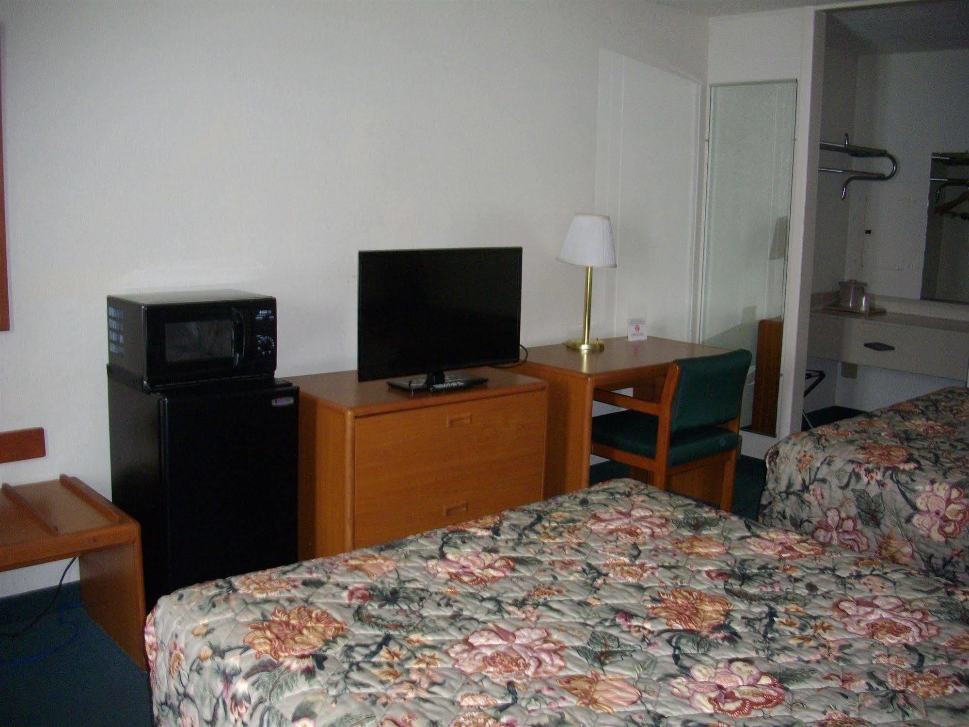 Macomb Inn Extérieur photo